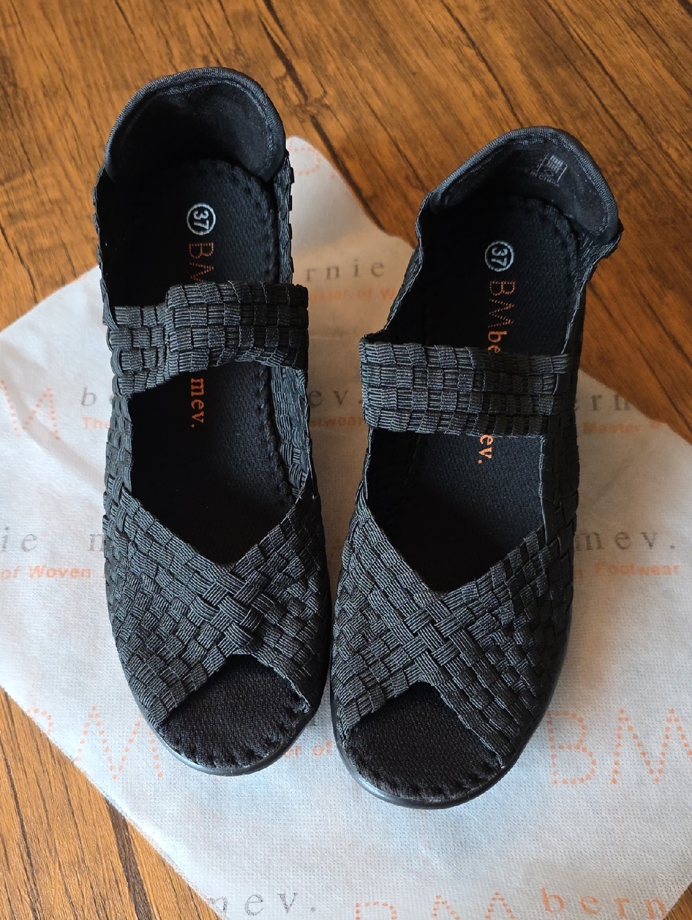 bernie mev. NWOT Halle Peep-Toe Woven-Wedges